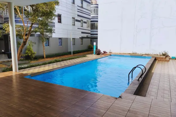 Fasilitas kolam renang kost Anarta BSD Vanya Park