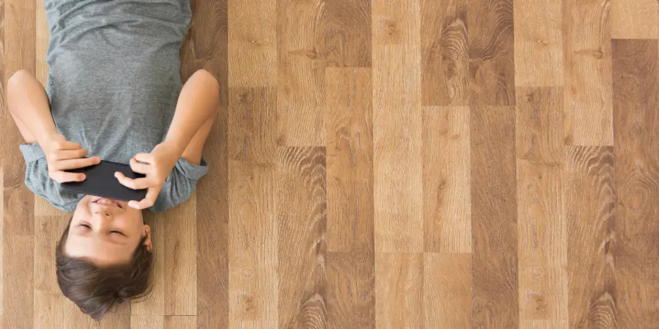 Lantai SPC Motif Kayu